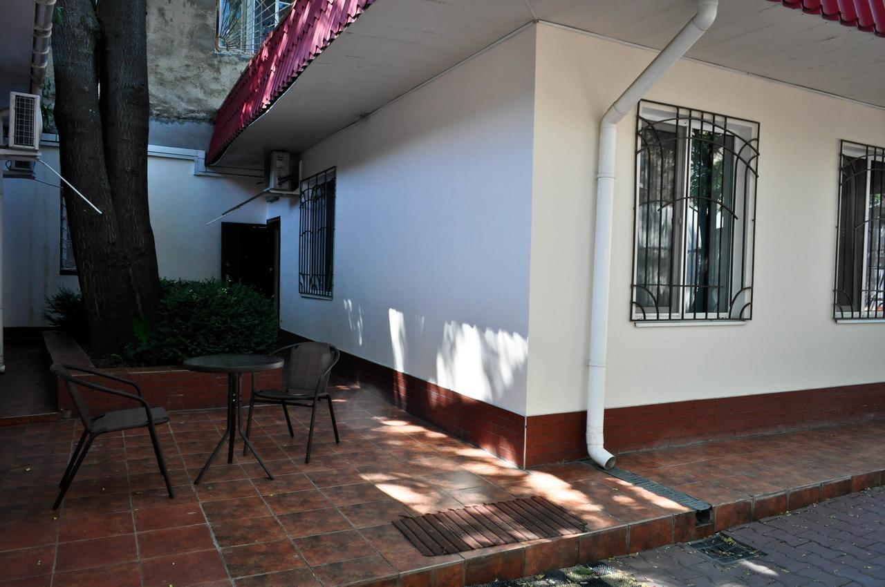 אודסה Old Courtyard Hostel מראה חיצוני תמונה